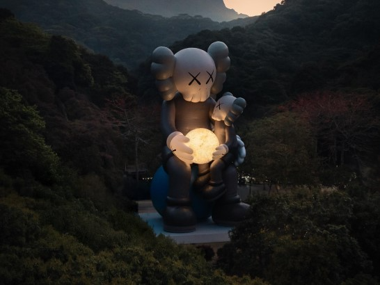 KAWS HOLIDAY