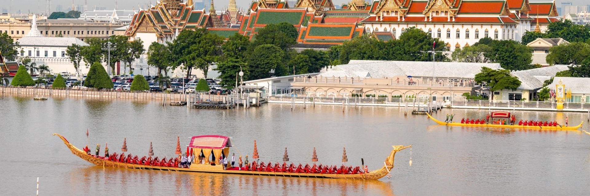 Seeing the exquisite Thai Royal Barge Procession with your own eyes