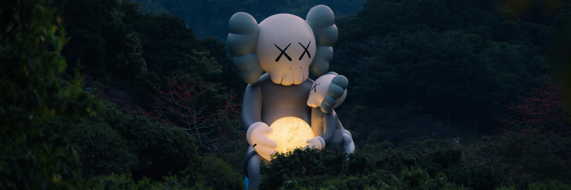 Immerse yourself in an iconic art experience KAWS HOLIDAY THAILAND at the heart of Sanam Luang