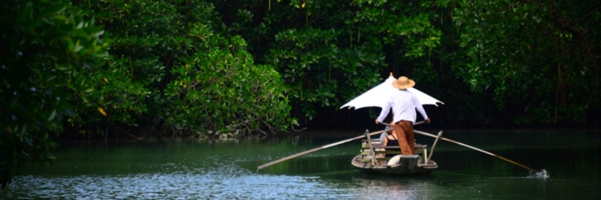 CRUISE IN STYLE ON KOH CHANG’S GONDOLA