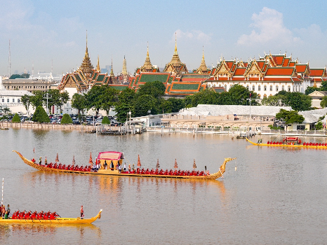 Seeing the exquisite Thai Royal Barge Procession with your own eyes
