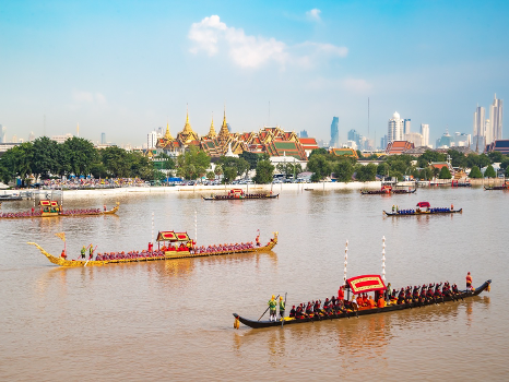 Seeing the exquisite Thai Royal Barge Procession with your own eyes
