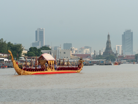 Seeing the exquisite Thai Royal Barge Procession with your own eyes