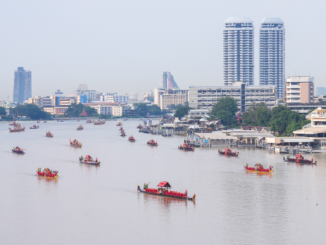 Seeing the exquisite Thai Royal Barge Procession with your own eyes