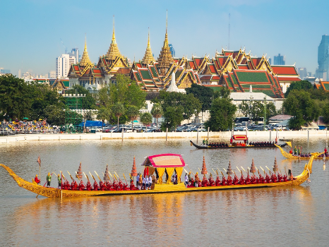 Seeing the exquisite Thai Royal Barge Procession with your own eyes