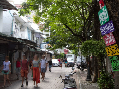 [Photos] Tourists are out and about in Bangkok as usual