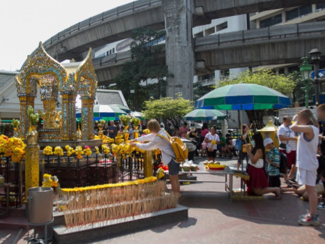[Photos] Tourists are out and about in Bangkok as usual