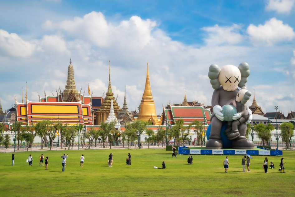 ✨KAWS HOLIDAY THAILAND✨