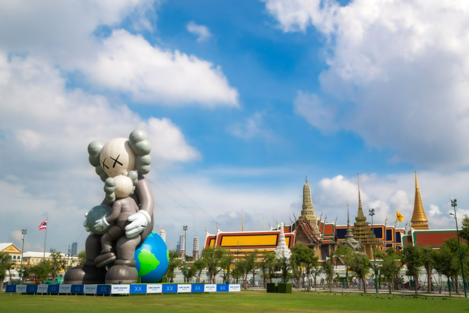 ✨KAWS HOLIDAY THAILAND✨