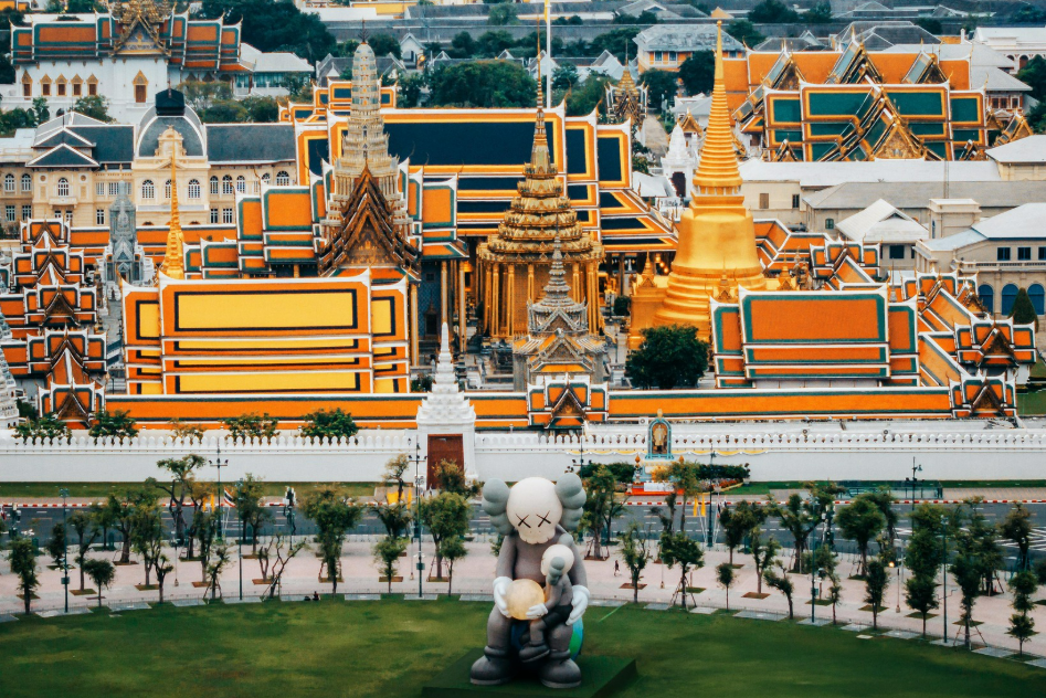 ✨KAWS HOLIDAY THAILAND✨