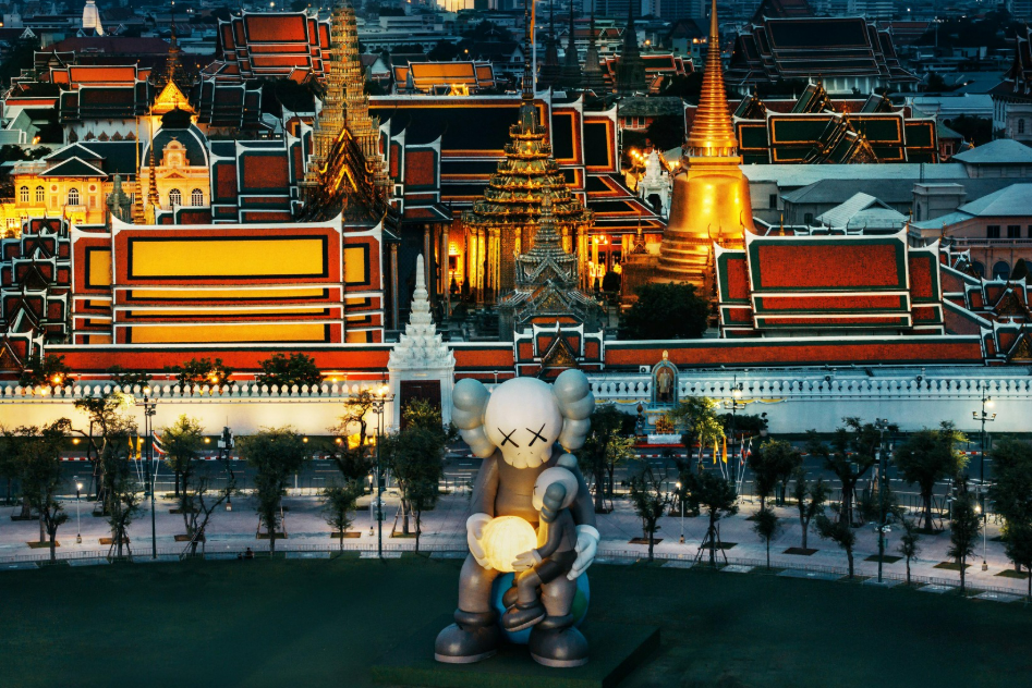 ✨KAWS HOLIDAY THAILAND✨
