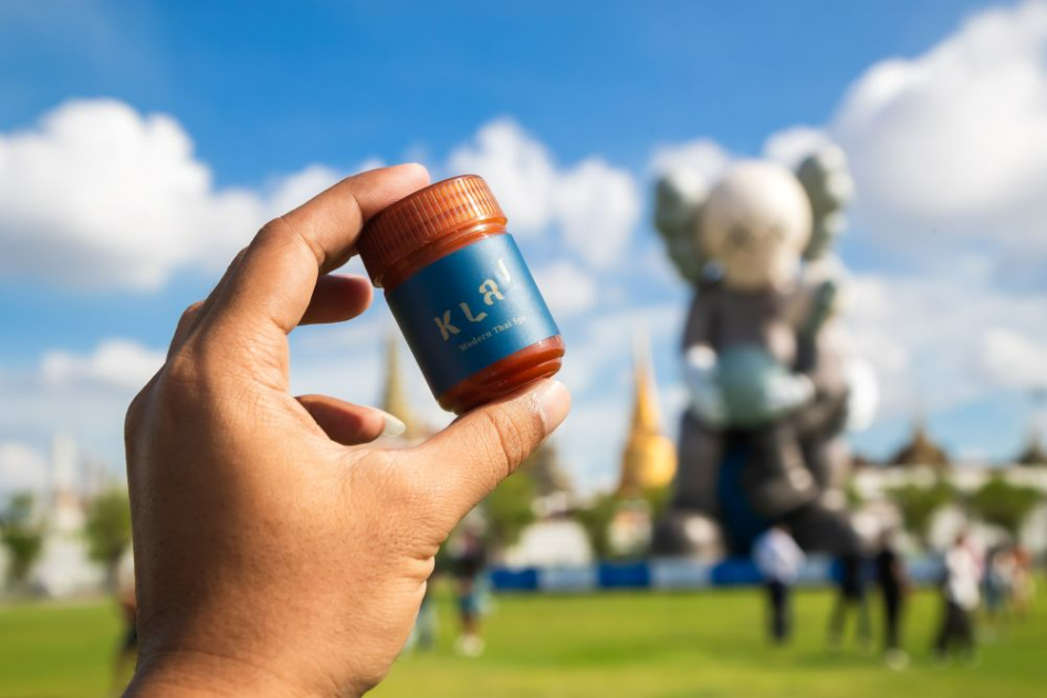 ✨KAWS HOLIDAY THAILAND✨