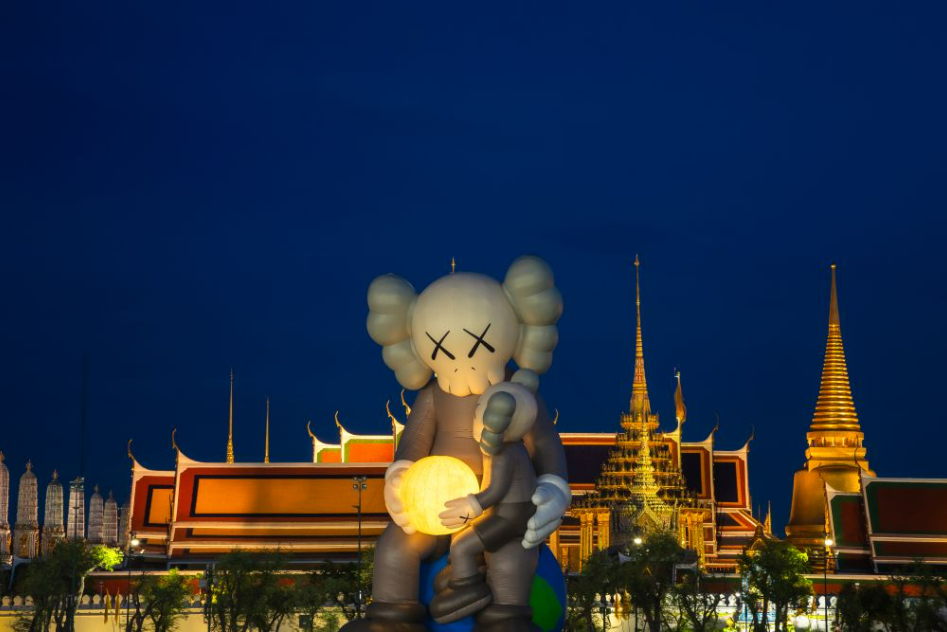 ✨KAWS HOLIDAY THAILAND✨
