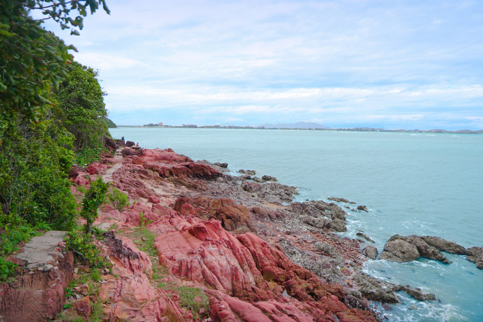 Mae Nam Chan (Chanthaburi River): Be a part of the close to nature lifestyle alongside the river.