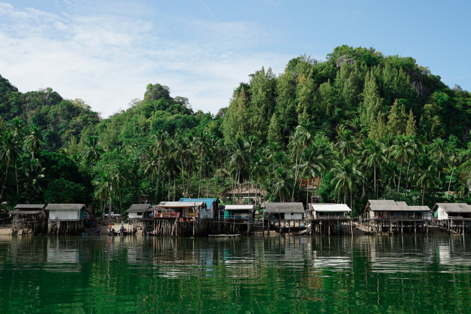 Experience the 4 aspects of Chumphon: View the sea of mist on top of the mountain, pay respect to the province’s spiritual anchor and be a part of a local fishing community