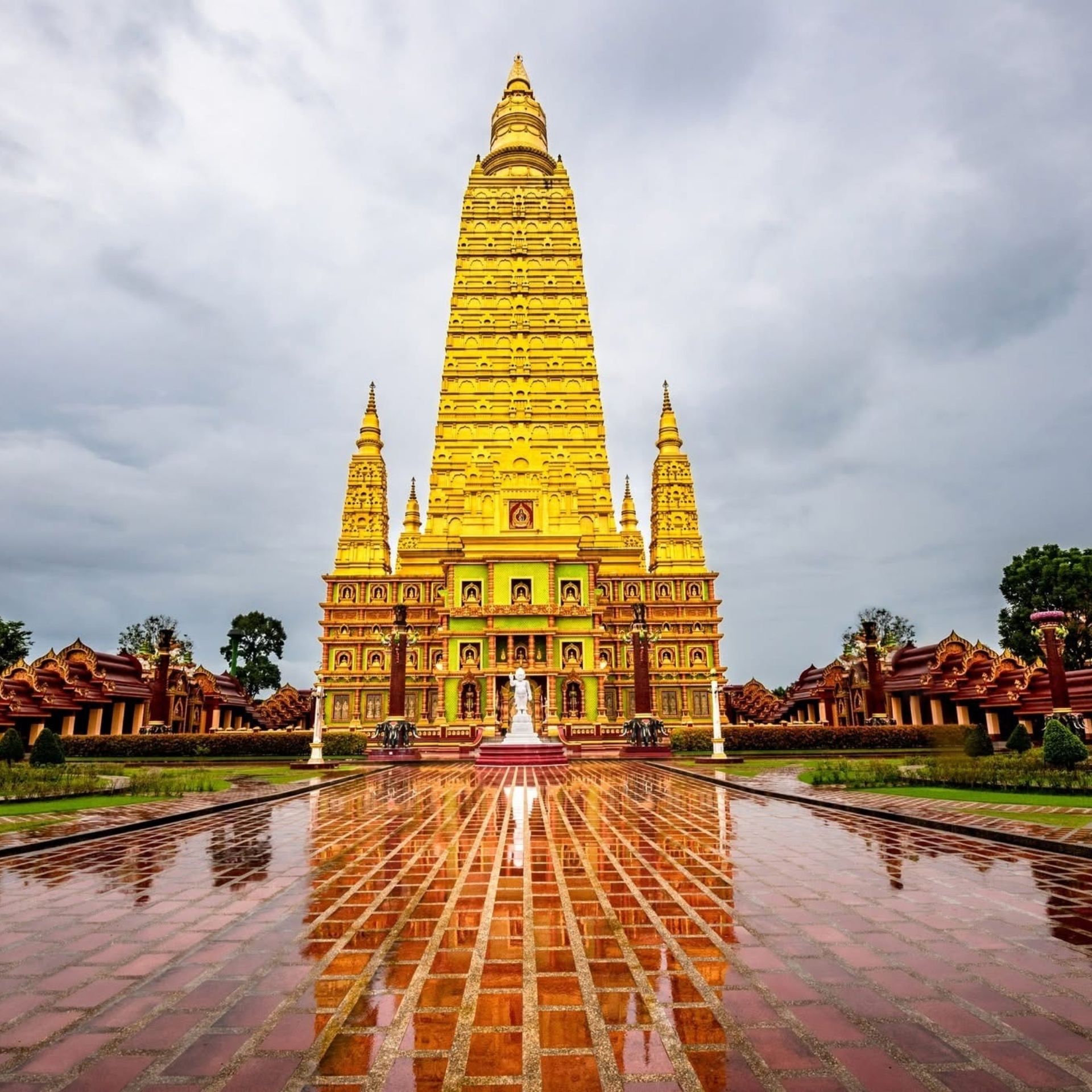 Discover 9 Sacred Mahathat Temples for Blessings